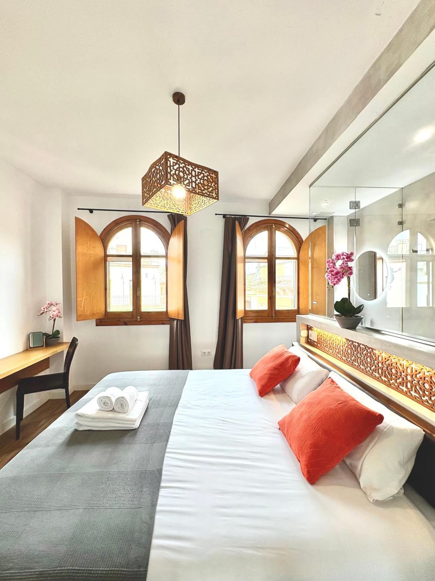 Unique House - Private Spa&Pool -StayinСевилья Экстерьер фото