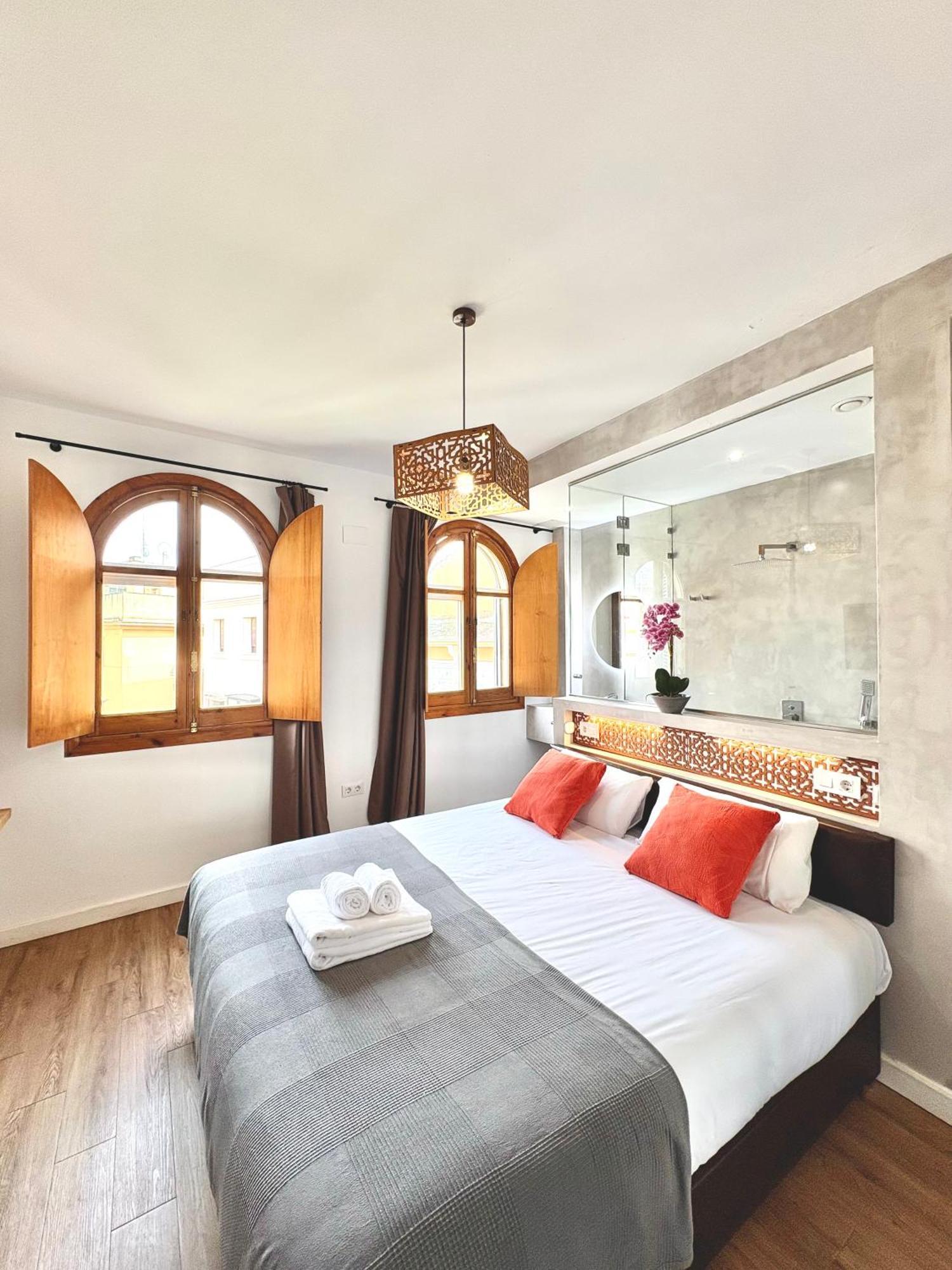 Unique House - Private Spa&Pool -StayinСевилья Экстерьер фото