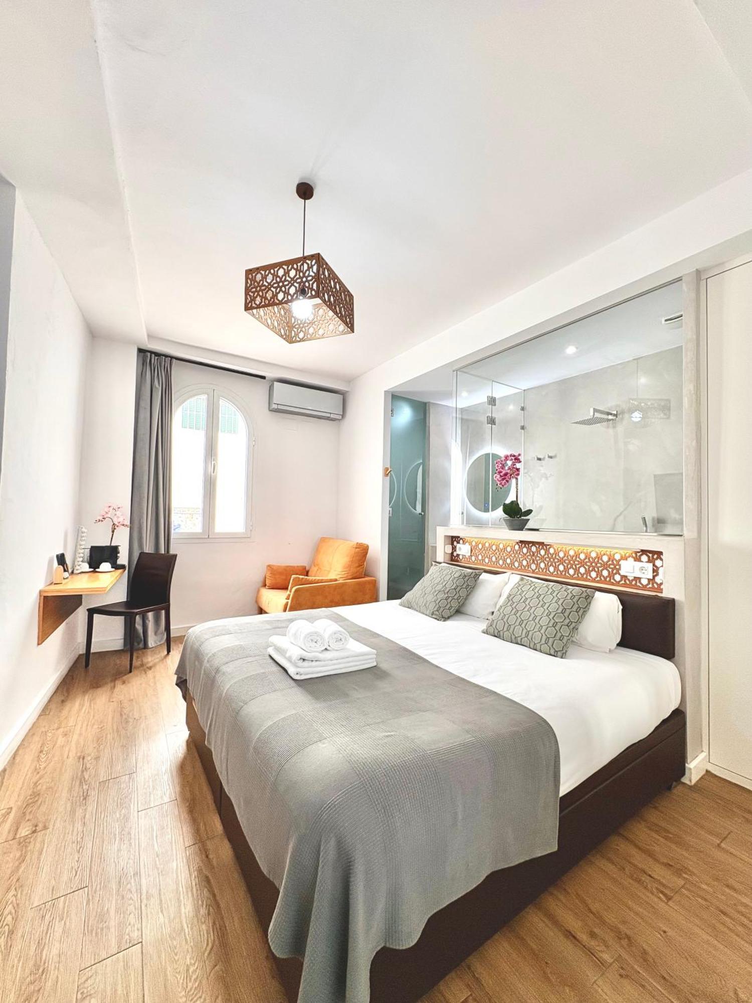 Unique House - Private Spa&Pool -StayinСевилья Экстерьер фото