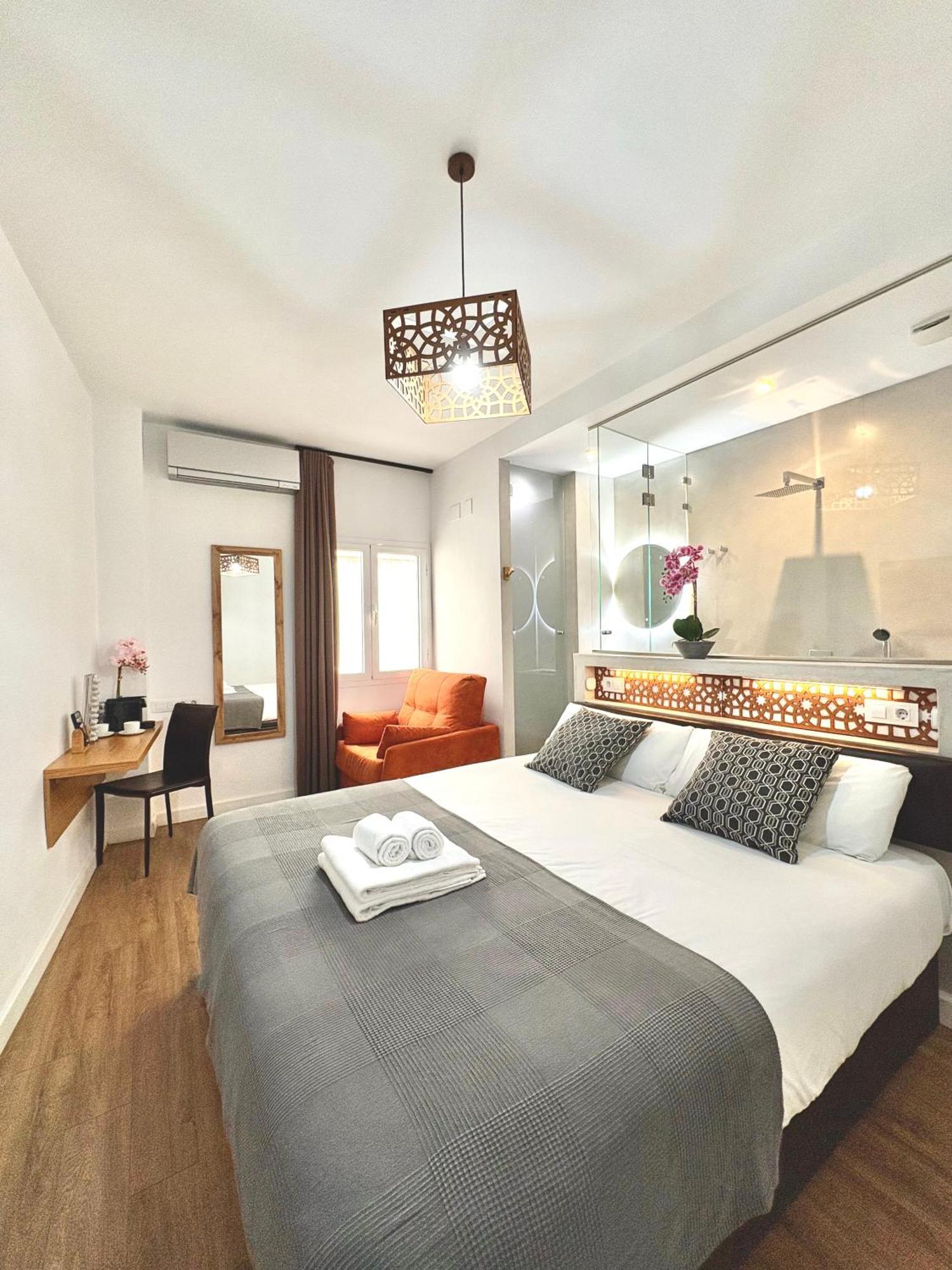 Unique House - Private Spa&Pool -StayinСевилья Экстерьер фото