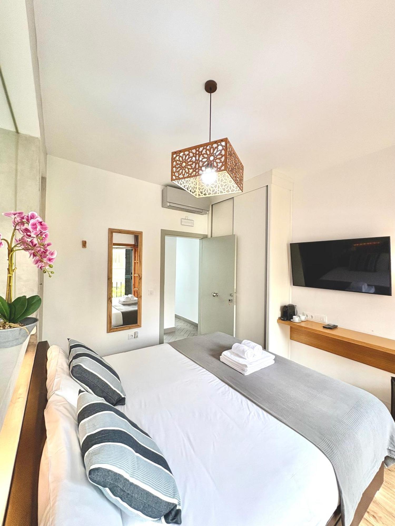Unique House - Private Spa&Pool -StayinСевилья Экстерьер фото