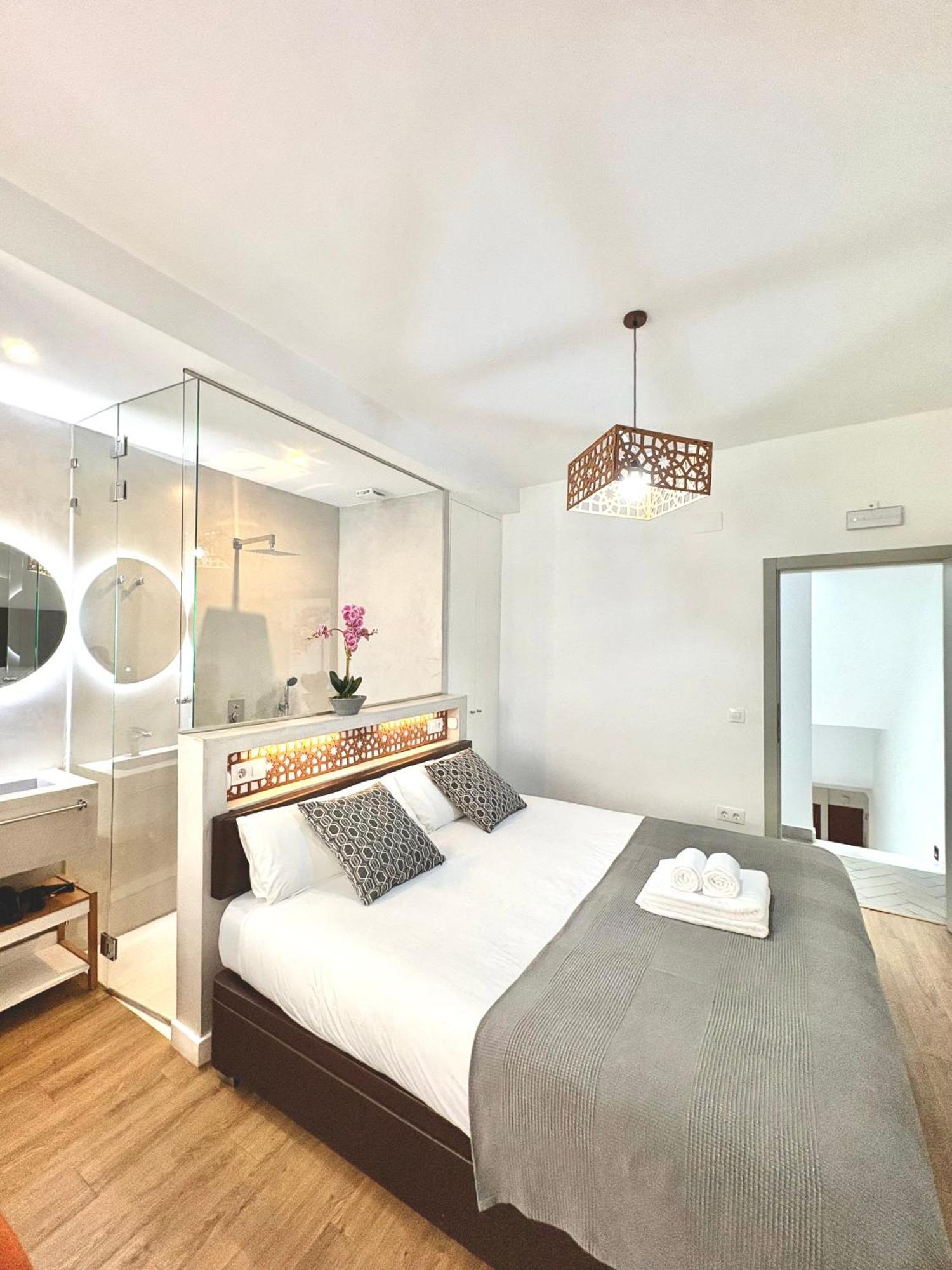 Unique House - Private Spa&Pool -StayinСевилья Экстерьер фото