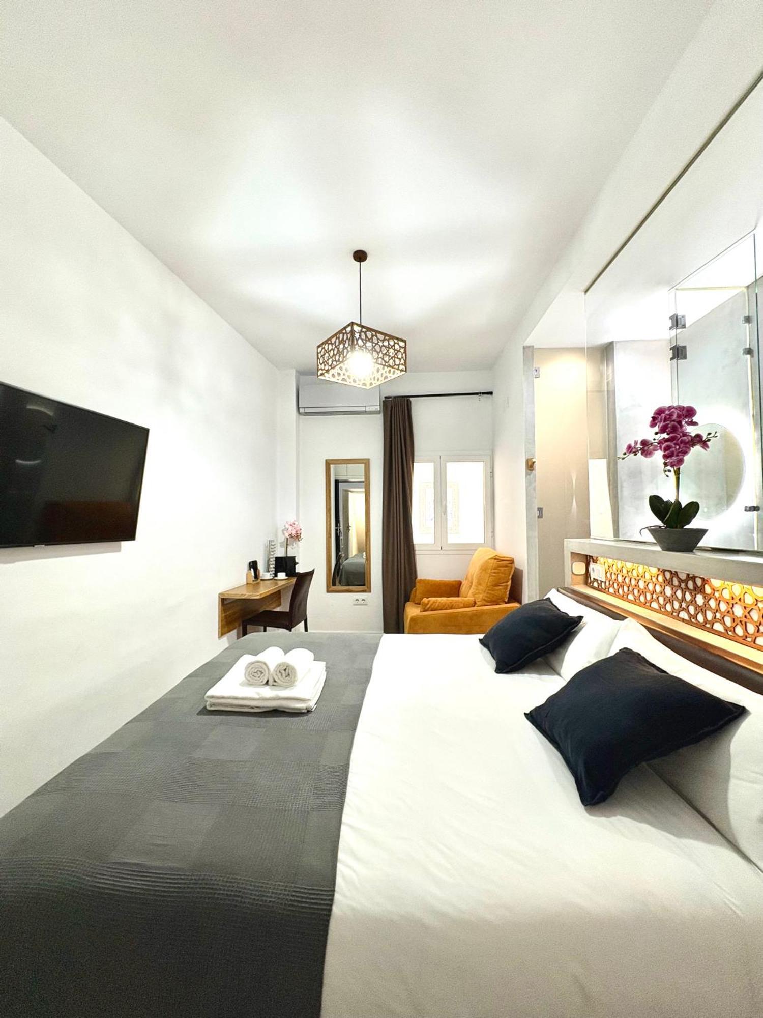 Unique House - Private Spa&Pool -StayinСевилья Экстерьер фото